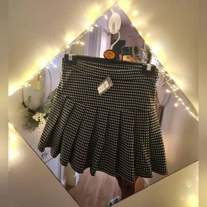 Little Girls Houndstooth Pleated Skirt